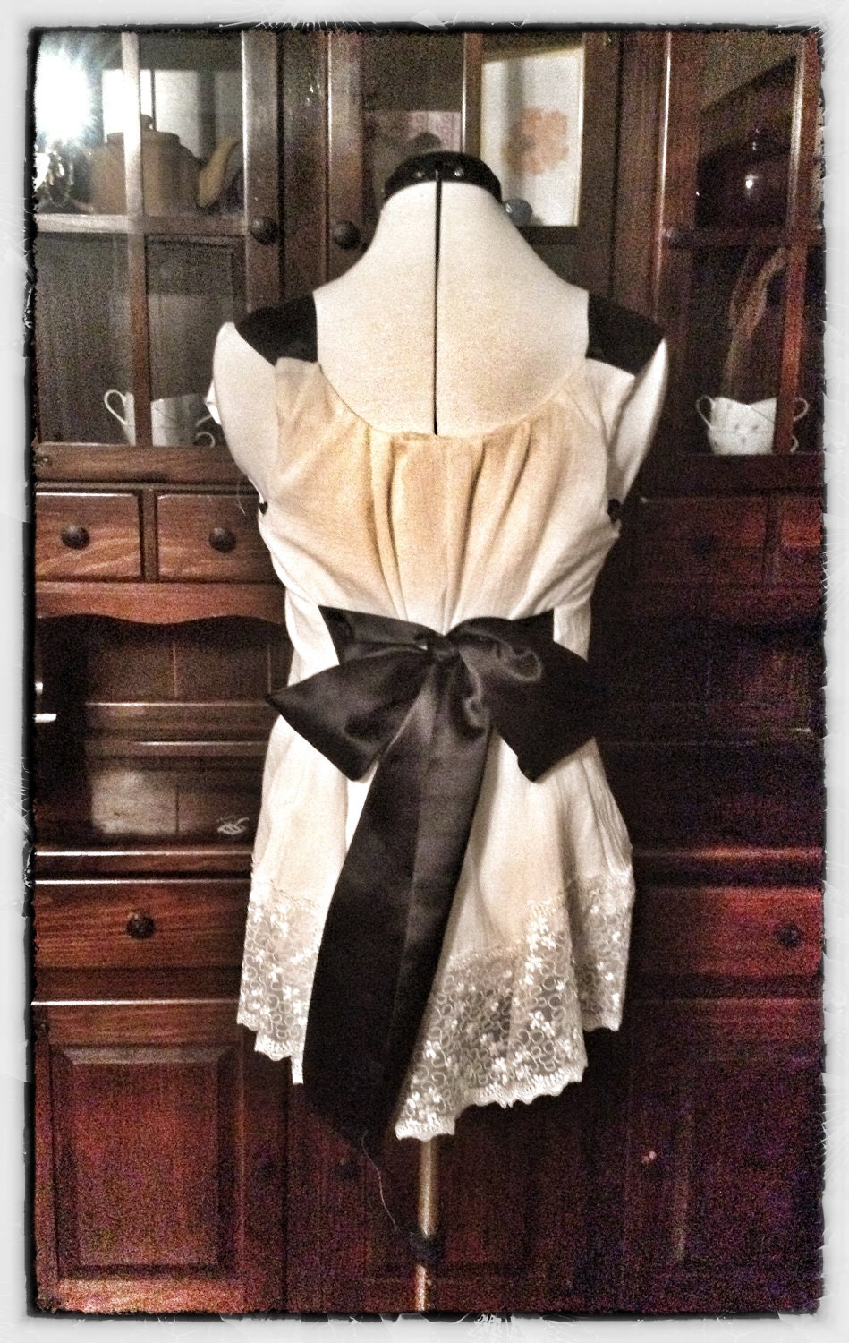 Creamy gauze, satin and lace top