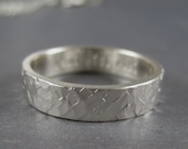 Ready to ship in size 9 3/4 - Rustic hammered Mens wedding band - Rugged finish - Veni vidi vici