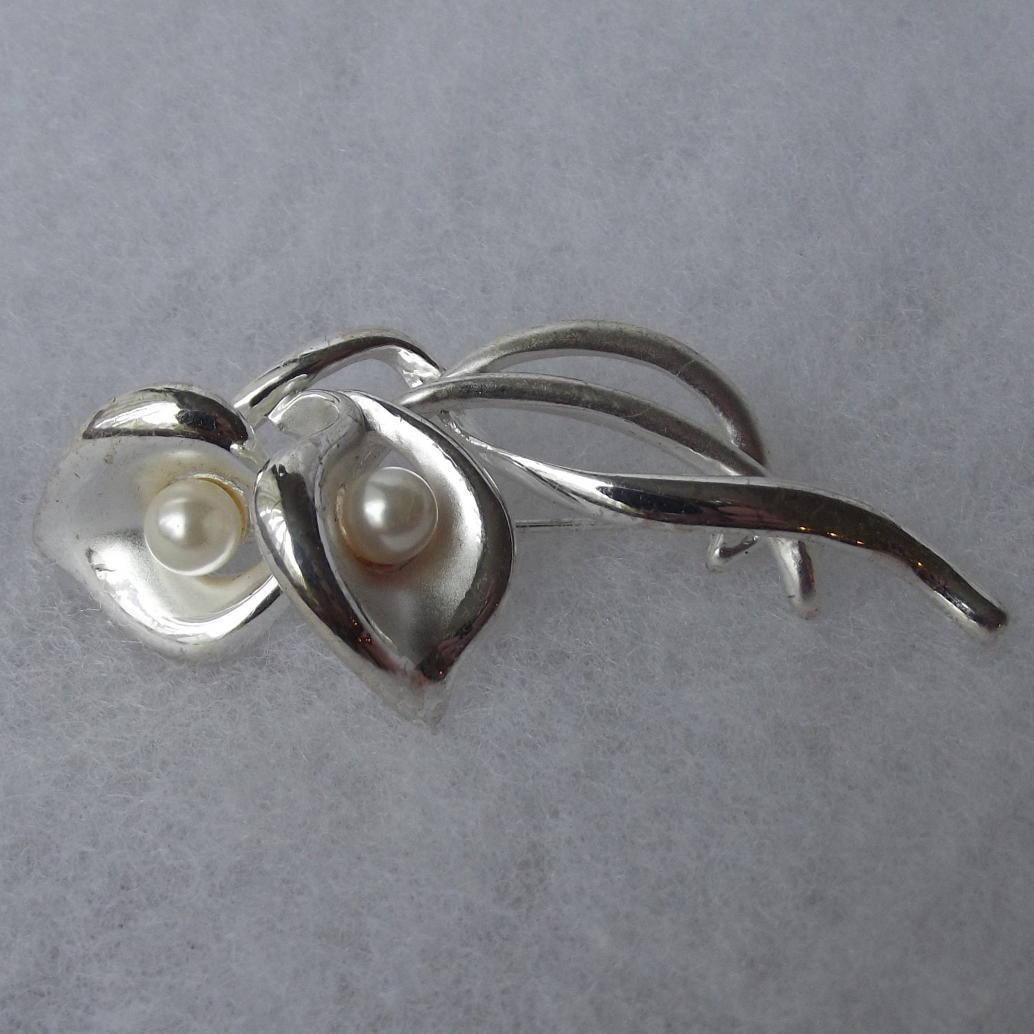 Vintage Napier Calla Lily Brooch, Flower Floral Pin, Collectible, Costume Jewelry, Silver Pearls, Mid Century, Mad Men