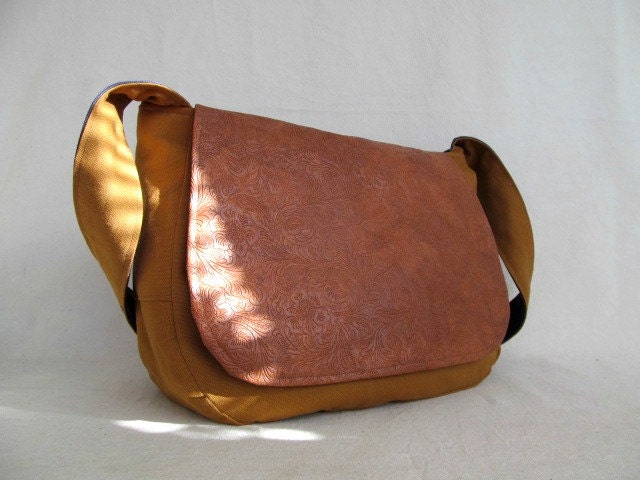 SCHOOLGIRL MESSENGER BAG // Canvas Tote // Bicycle Bag //  Large Tote