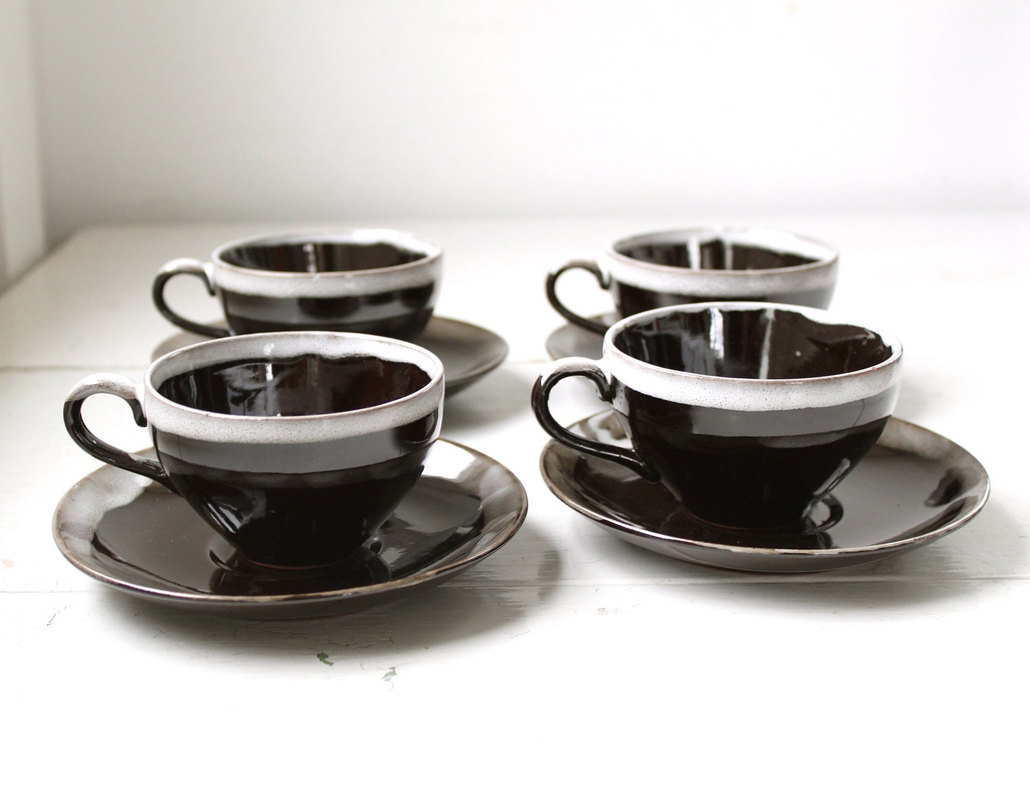 vintage cups and saucers. 4 brown drip cups and plates. 1970s ceramic modern rustic / espresso, cream /the HOLIDAY LATTES set