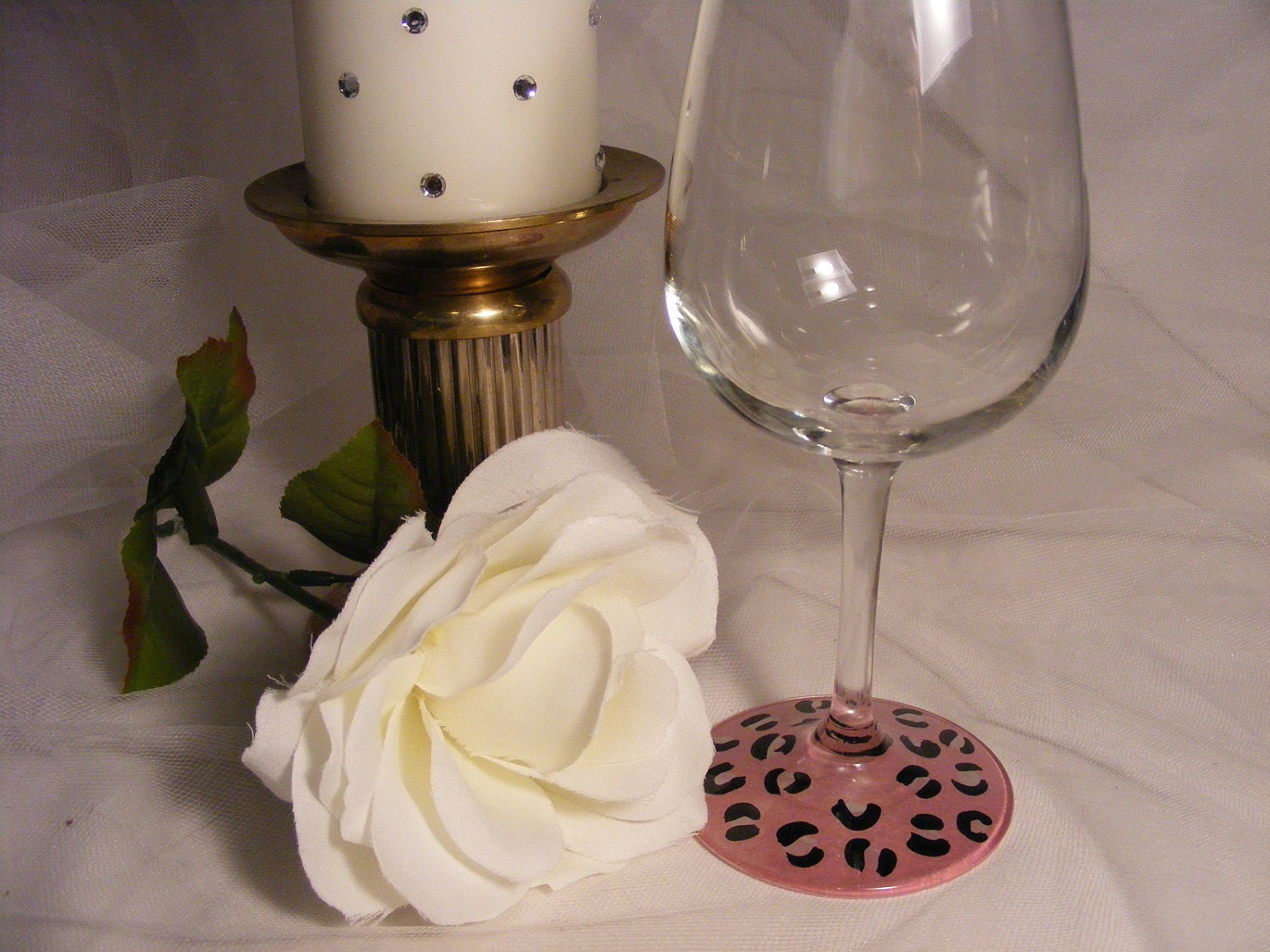 elegant pink leopard wine glass - great gift  bride, bridesmaids, birthday, baby shower