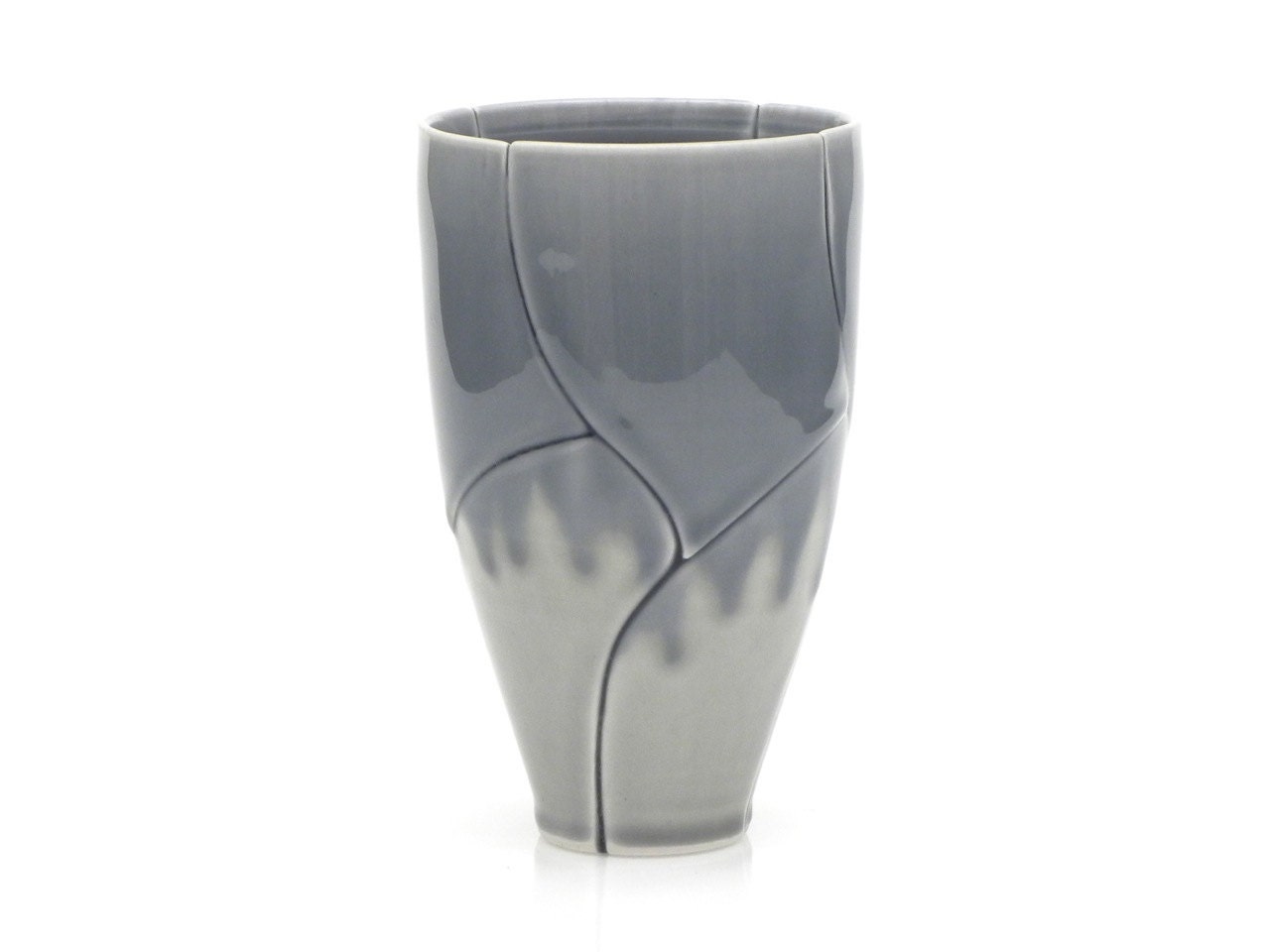 Medium Tumbler Grey Twisted Leaf Style