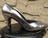 7.5 High Heel Stuart Weitzman 1980's Silver Lame Leather Rhinestone Pumps Shoes