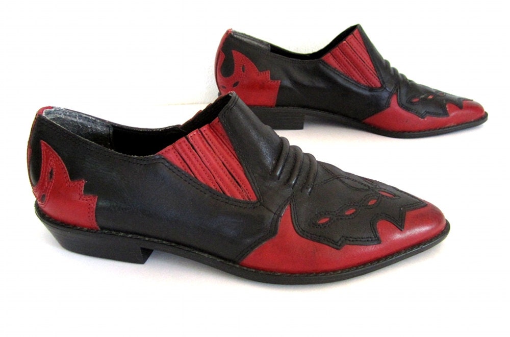 vintage 1980s 1990s RED black leather TWO tone winklepickers ankle booties goth ROCKABILLY womens 7 1/2 8 hipster slip on cowboy boots punk