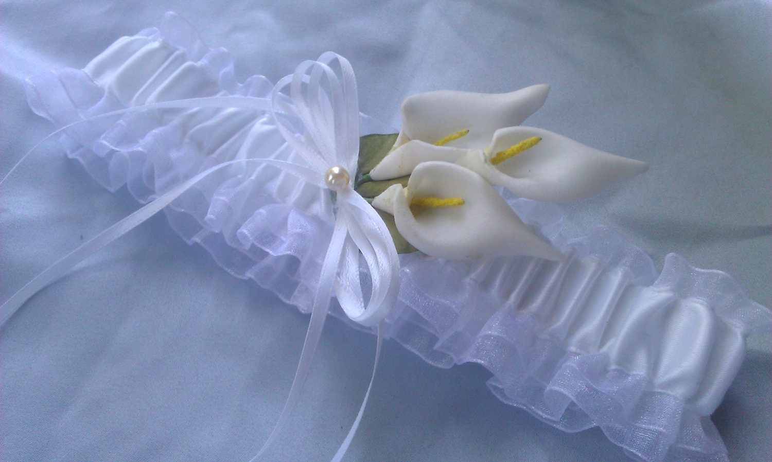 White Calla Lily Garter Wedding Garter Bridal Pearl and Ribbon Bow