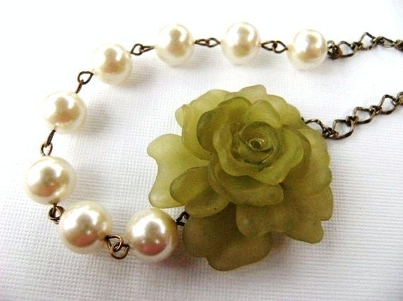 Necklace Celery Green Peony and Pearl