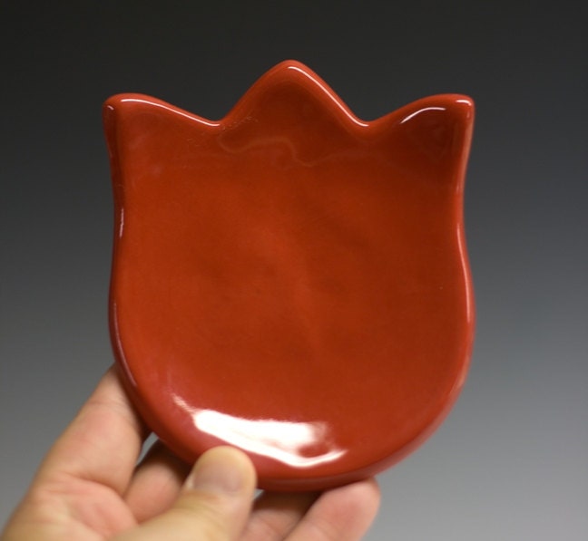 Red tulip dish