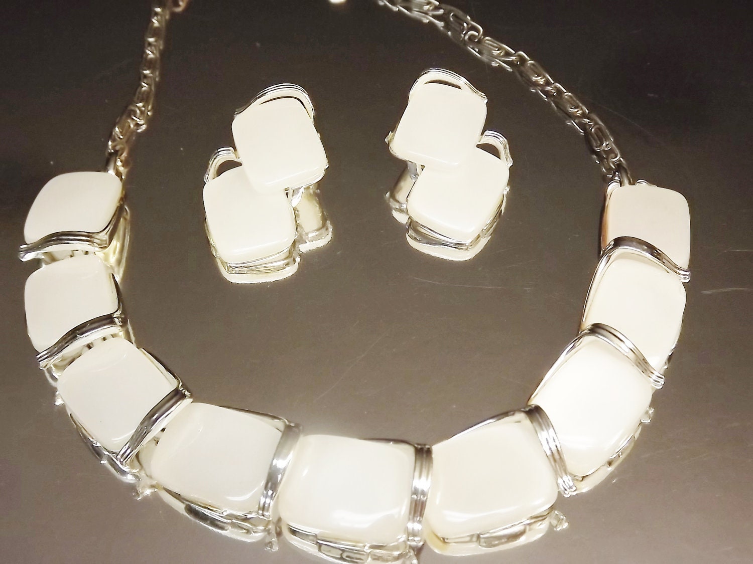 Necklace Lisner White Moonglow Vintage 1950s Jewelry Set