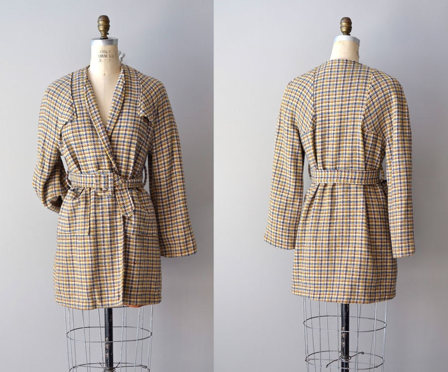S A L E .... vintage 1960s coat / 60s plaid wool trench / Lancastershire Tweed coat