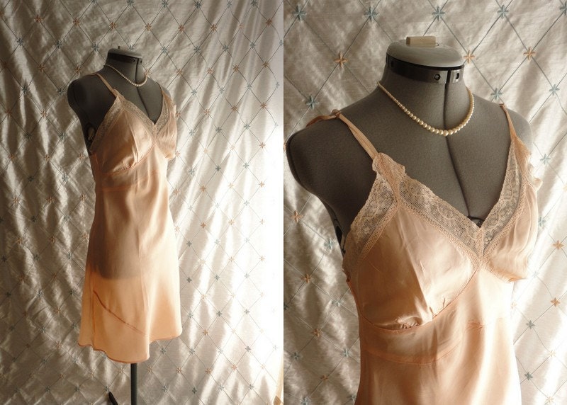 30s Slip // 40s Slip // Vintage 1930s 1940s Apricot Peach Slip with Cream Lace Size S M