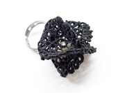 Lace ring - Trapped pearls - Black with pearls on gunmetal ring