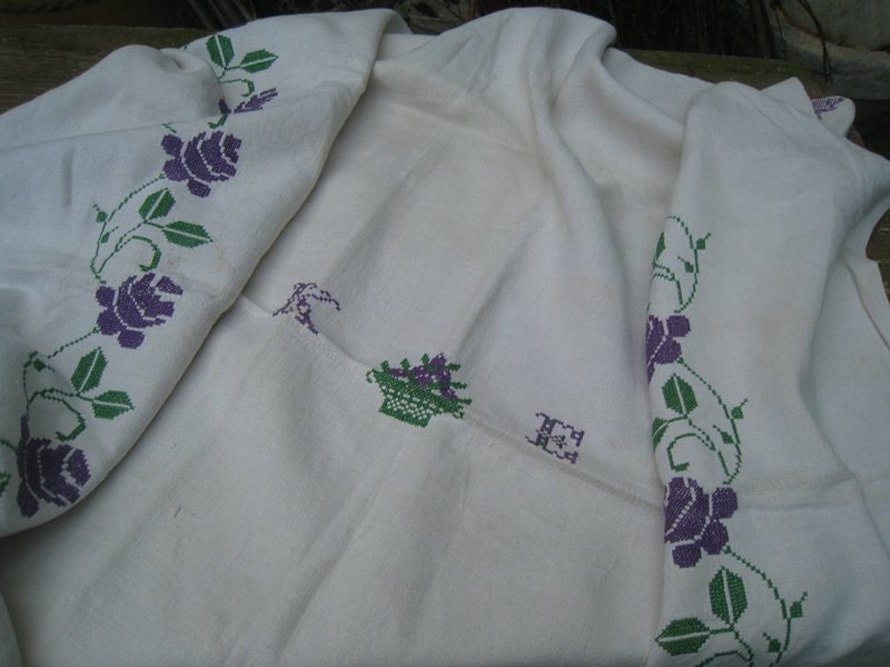 vintage  throw elegant and classy WEDDING GIFT TABLECLOTH