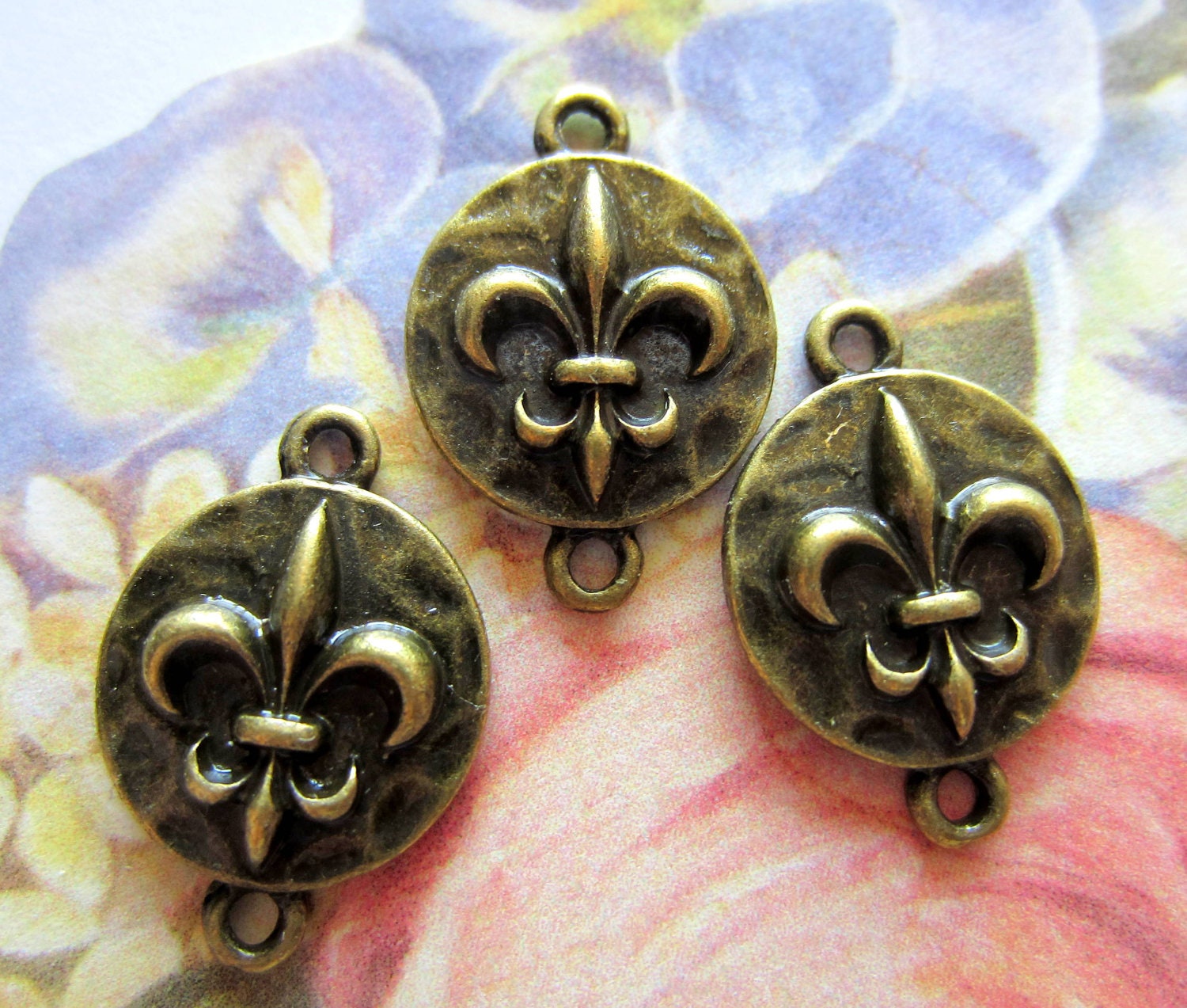 12 Bronze Fleur De Lis  jewelry connectors jewelry charms antique bronze pendants  19mm 13mm