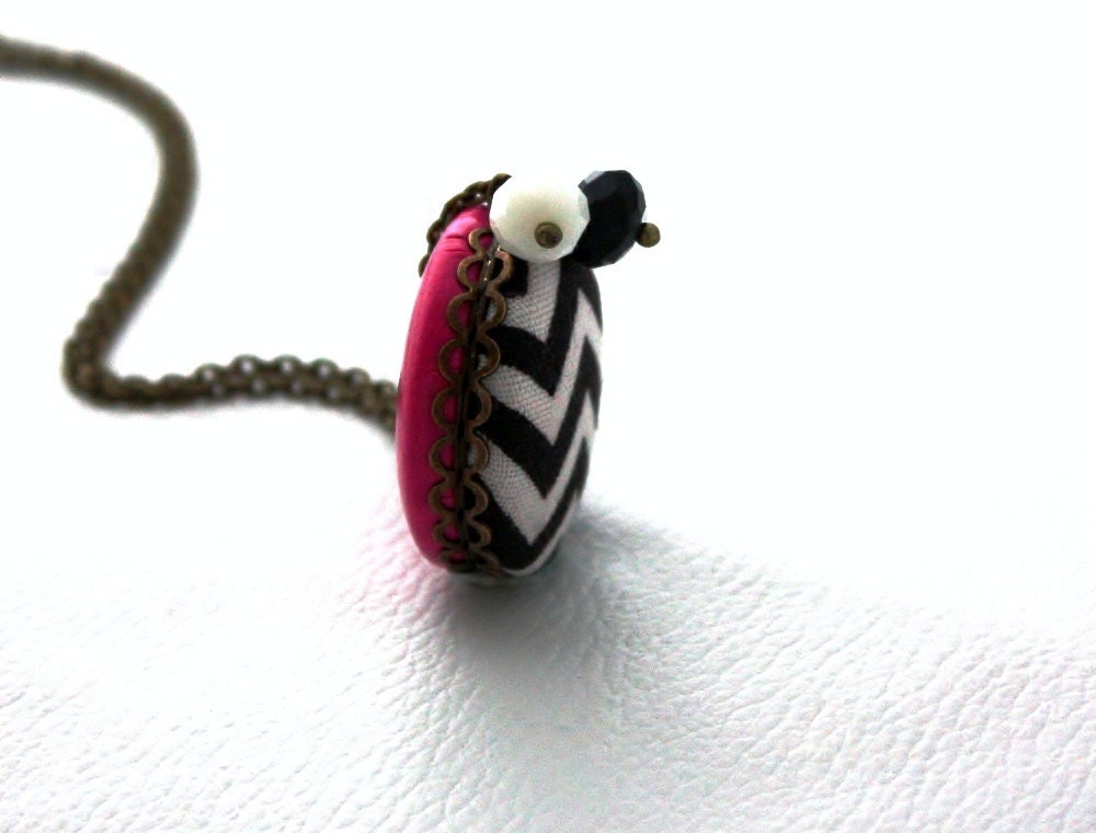 Chevron Black and White and Hot Pink Leatherette Necklace : Two Sided Fabric Necklace