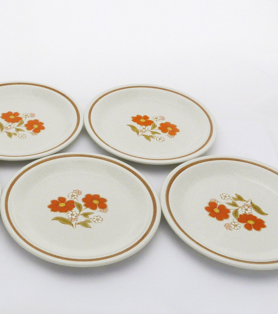 Four Vintage Mod Floral Dinner Plates