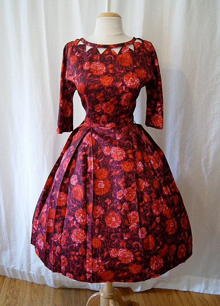 Lovely 1950's red floral print satin new look party dress holiday pin up girl glamour - size Medium