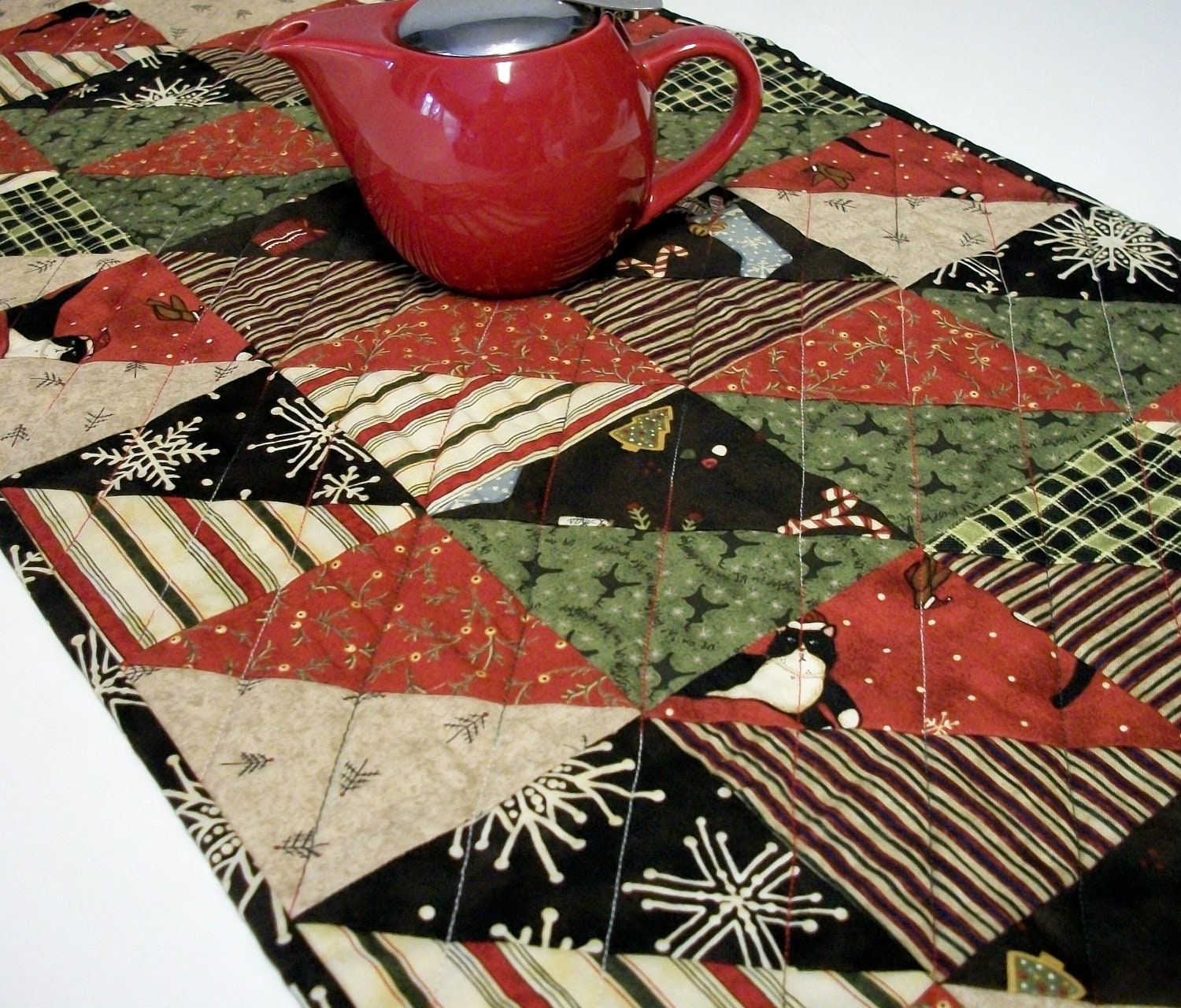 Christmas Table Runner Cat Triangles Reversible Red Black Handmade Quilted Ready to Ship One of a Kind