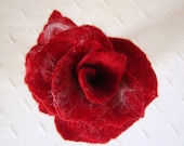 felted flower brooch -red red rose-