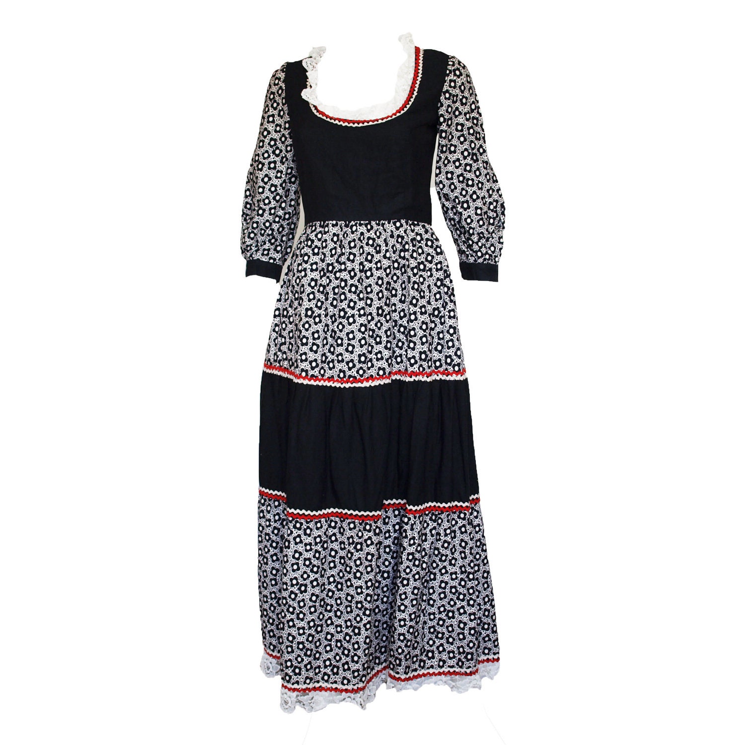 60s black and white cotton daisy print long sleeve maxi dress by Donerica with ric rac and lace trim  small