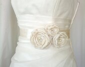 Handcrafted Joint Flowers Wedding Dress Ivory Bridal Sash Belt