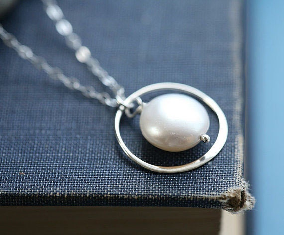 Circle necklace,Coin pearl necklace,bridesmaid gifts,mothers gift,birthday,anniversary,best friends