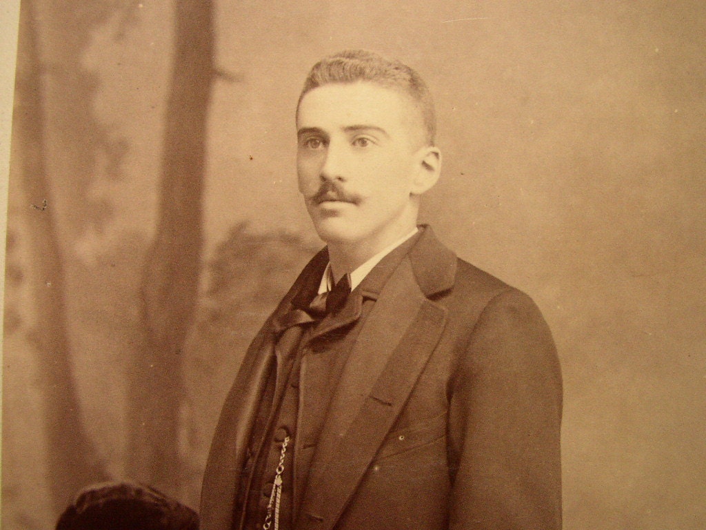 Cabinet Card Photo Antique Rochester MN Crowell Victorian Vintage Man