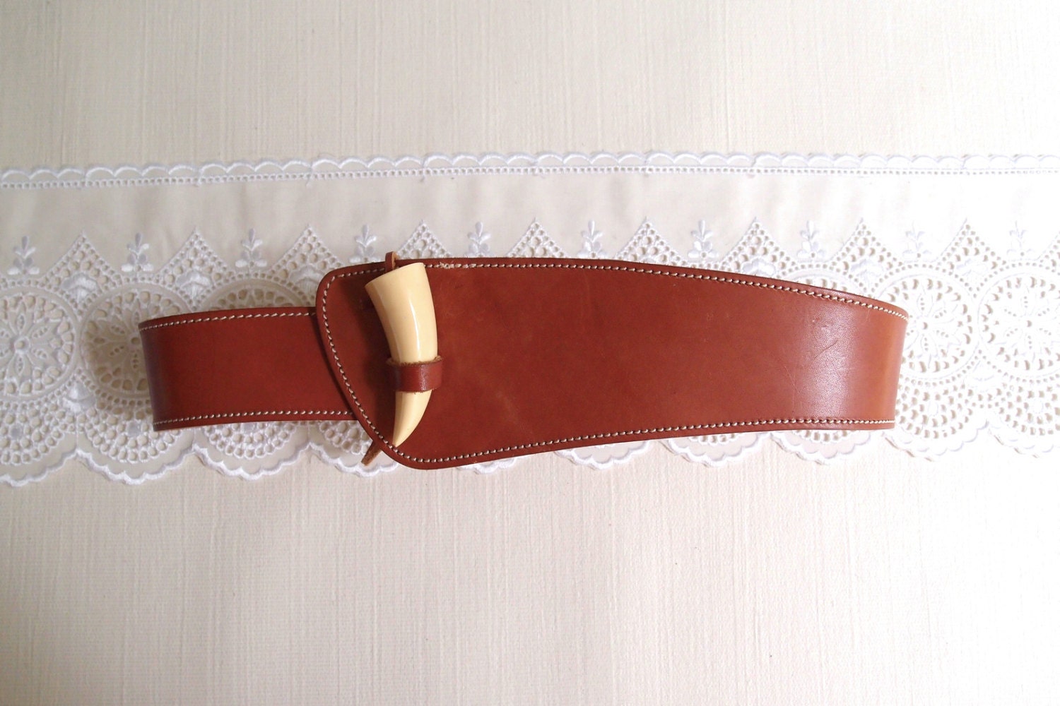 70s belt / tan brown leather with claw tooth closure ... fits 28 to 30.5