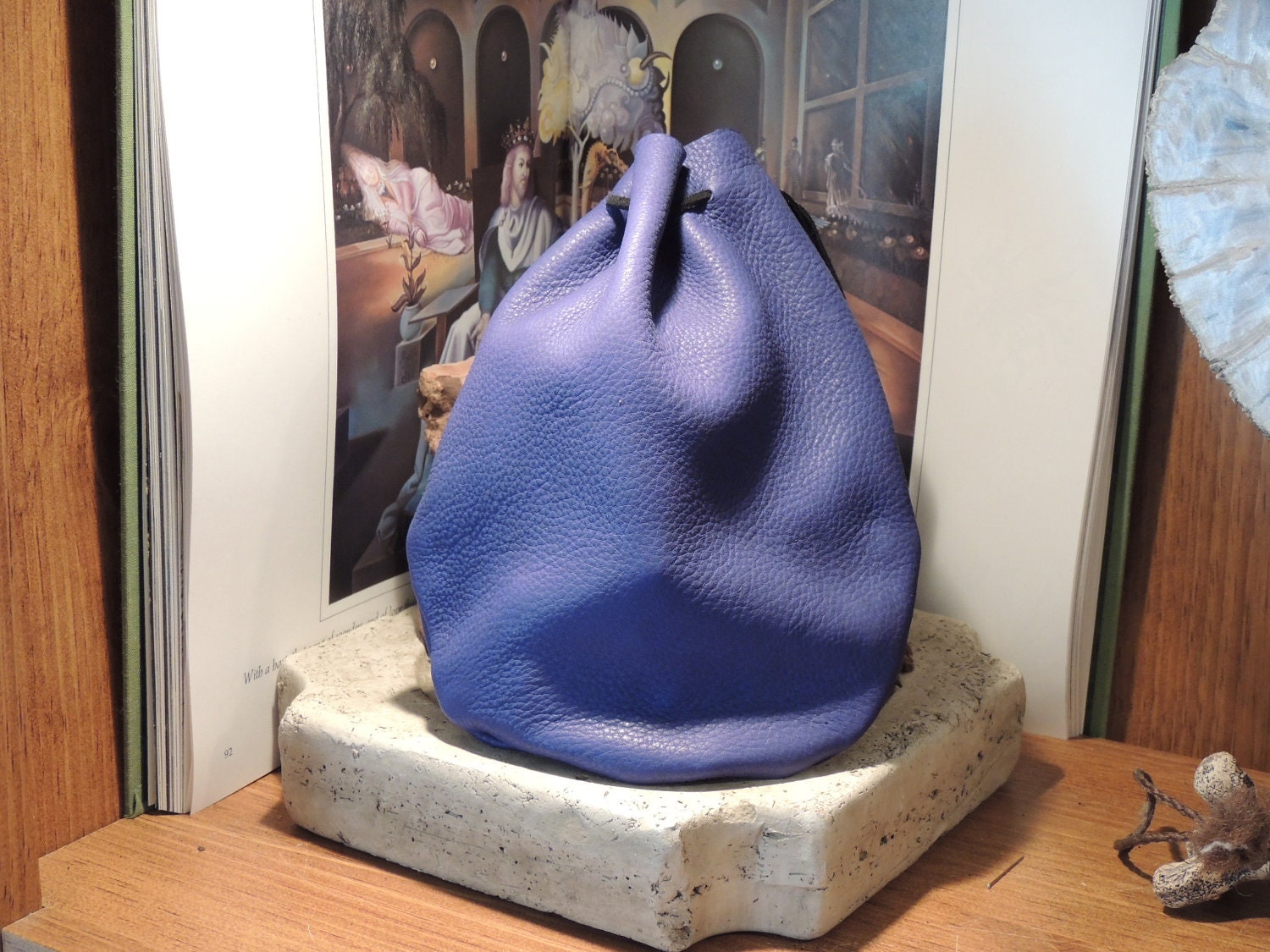 Medium-sized Drawstring pouch (Royal Blue leather)