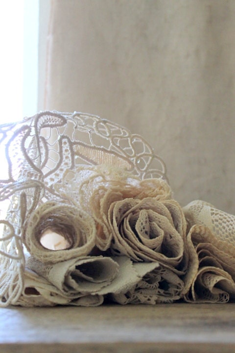 v i n t a g e point lace doily-oval shape