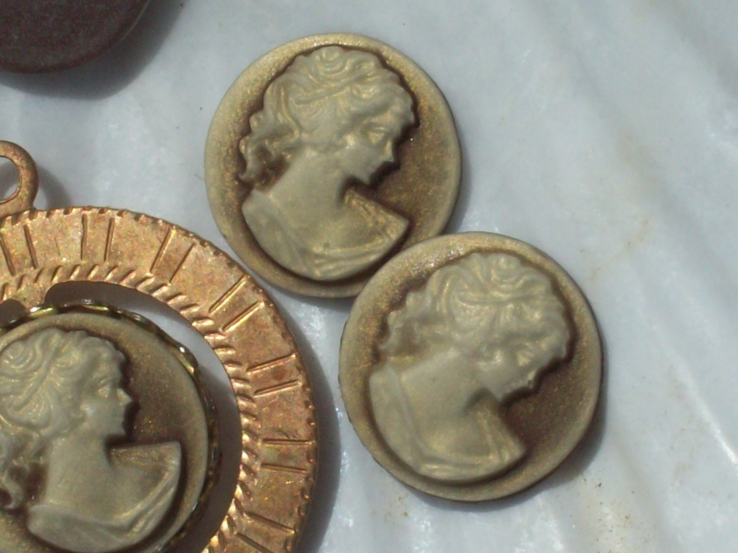Cameo Cabochons, Flat Back, 18mm size, Coffee colored, Resin, jewelry making supplies, pendants, perfect for the vintage spinners