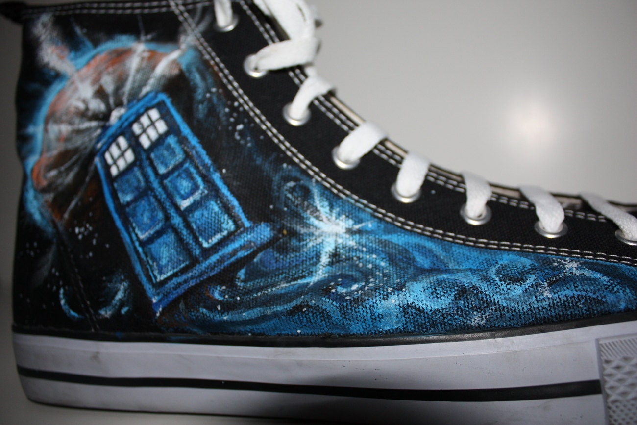 Custom Painted Doctor WHO Handpainted  Shoes DON'T BLINK  four sides painted  HIghtop Men's Women's  bbc uk tardis dalek any size any style