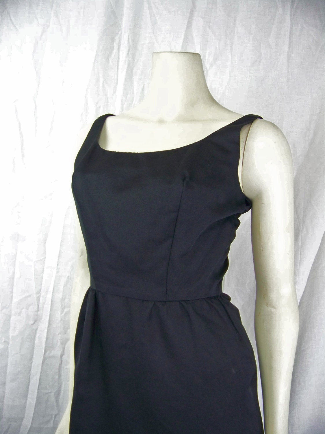 Mr. Mort Petites 1960s wiggle dress Pan Am cocktail dress
