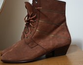 Vintage Brown Lace Up Italian Leather Boots with Gold Accent Details. Size 36 US 6