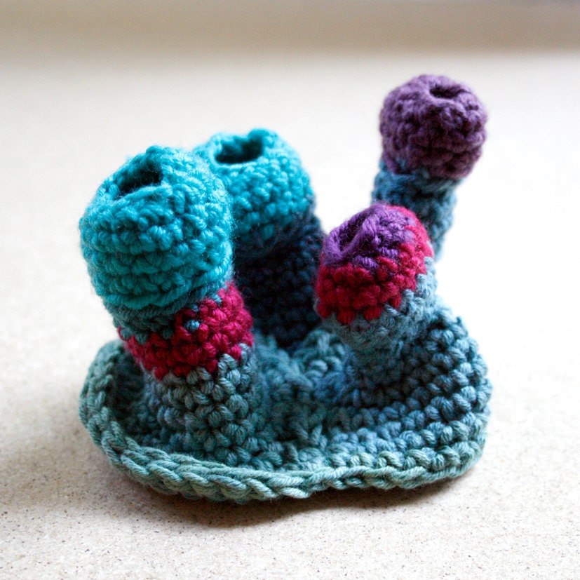 Crocheted tube sponge