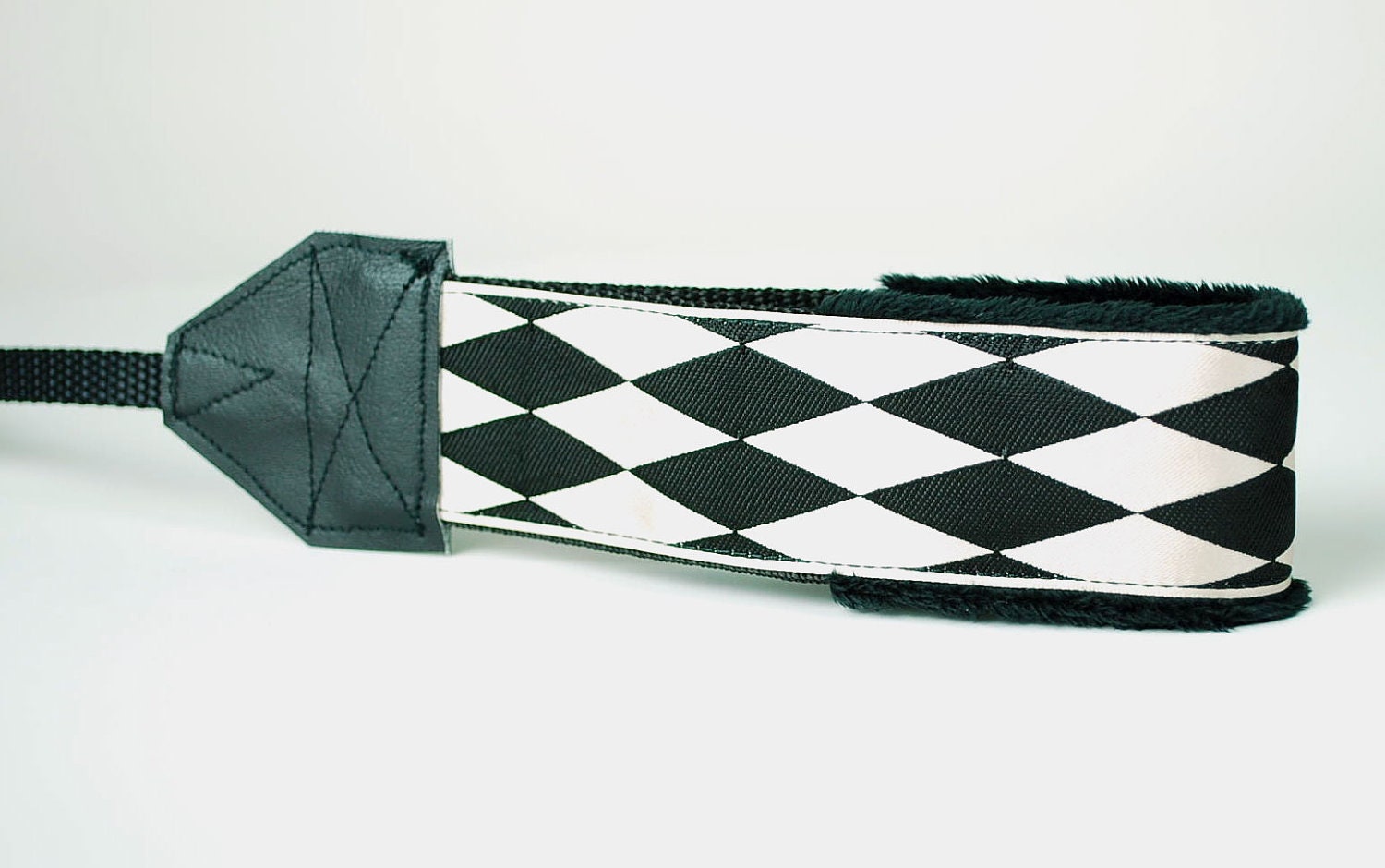 Sassy Wrist Strap- Ivory Quin