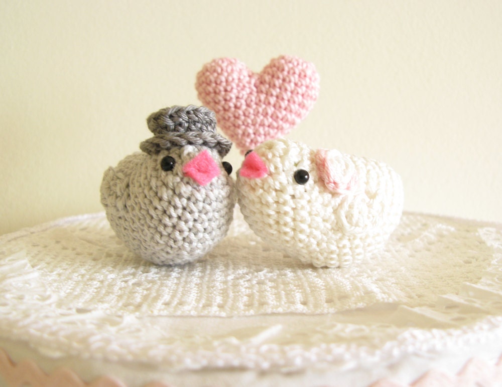 Love Birds Wedding Cake Topper Decoration Crochet Bride and Groom With Heart Custom Colors by Cherrytime