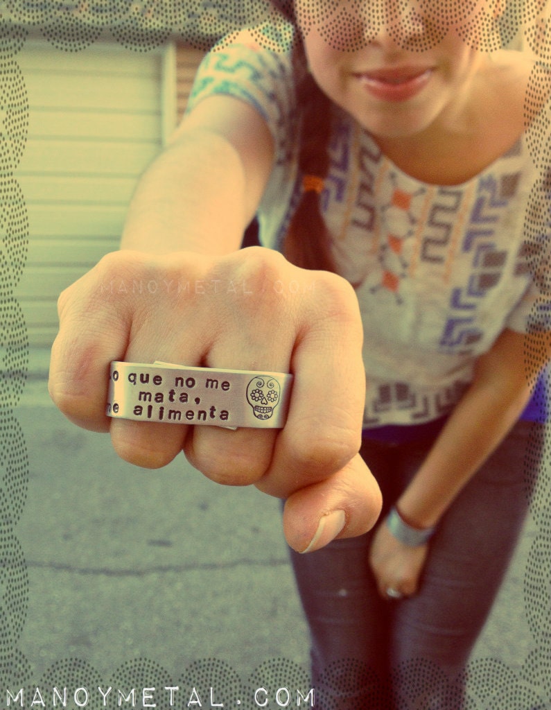 Lo que no me mata, me alimenta...Double-Finger Ring by Mano y Metal