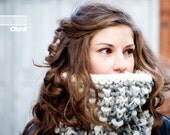 Le Picoté - col au tricot, présenté en blanc et gris