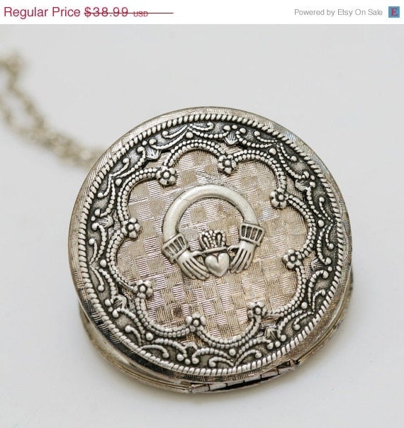 ON SALE Claddagh,Locket,Irish Locket, Silver Locket,locket necklace,photo locket,vintage locket,Wedding Necklace,bridesmaid necklace