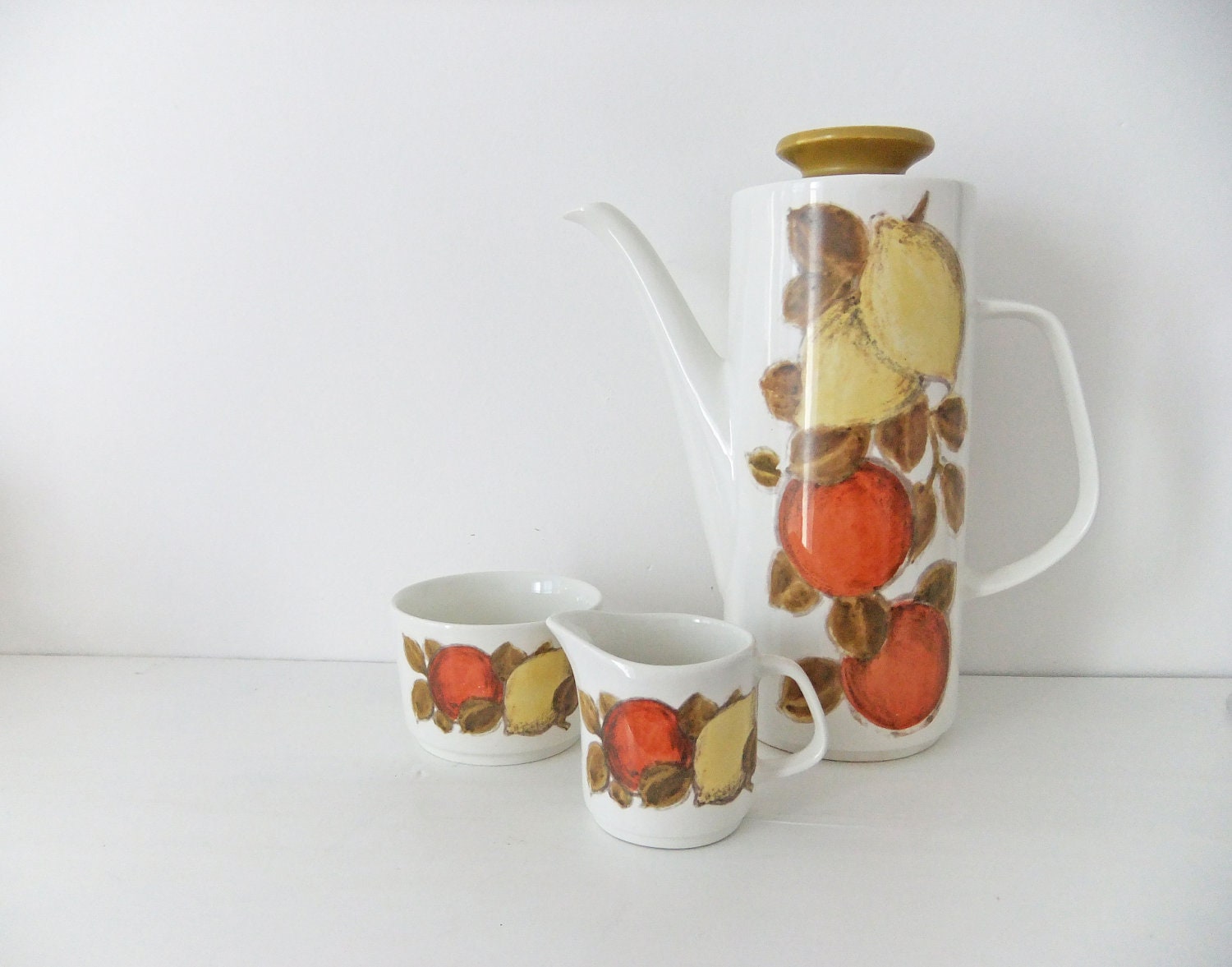 J & G Meakin Coffee Pot / Teapot /Chocolate Pot with sugar bowl and cream jug - J and G Meakin Studio, St Clements design