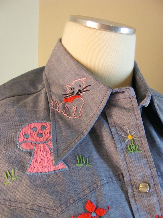 Vintage 70s pearl snap shirt hippie embroidered chambray top medium