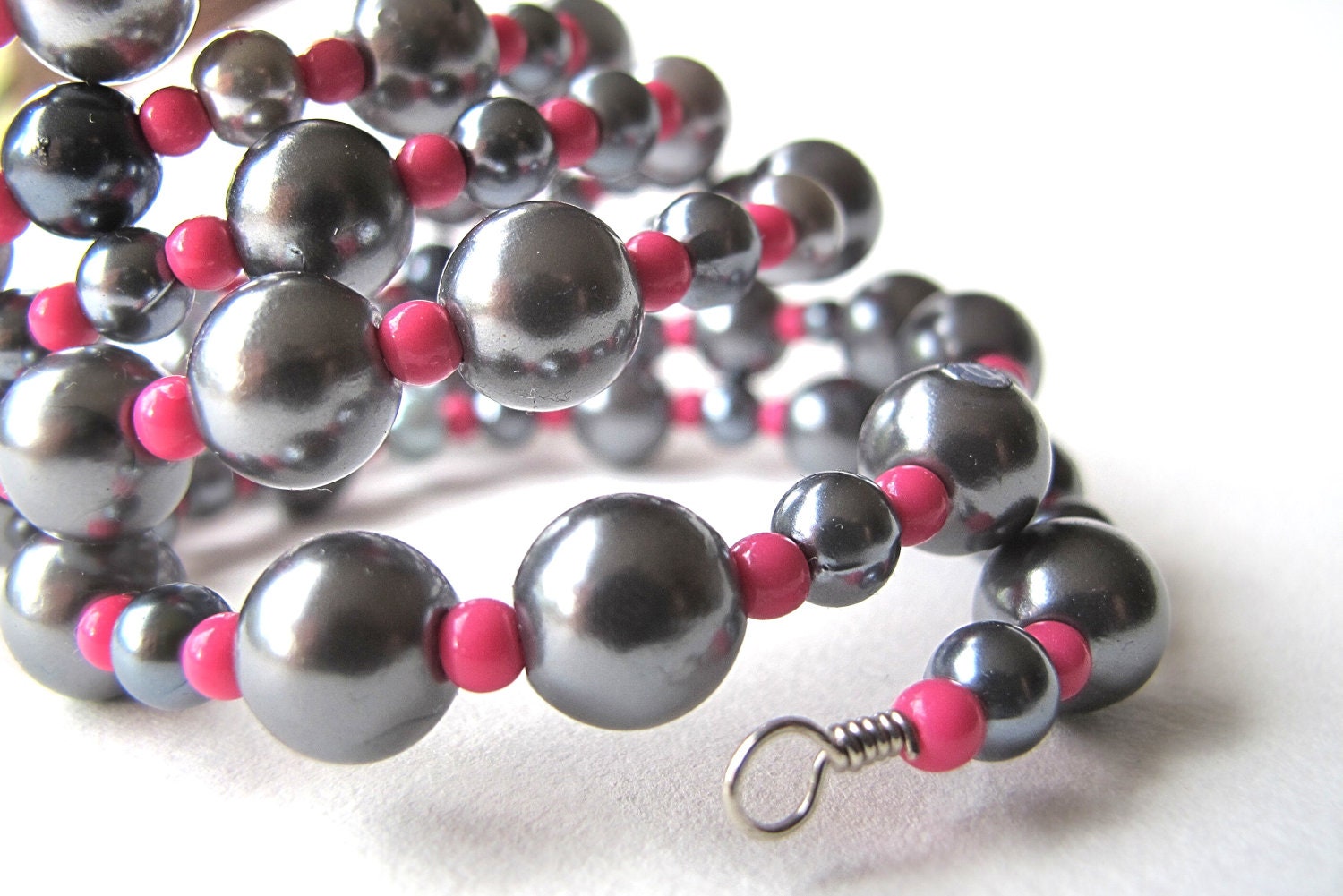 spiral bracelet  in grey pearls and fuchia