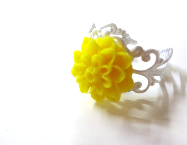 Bright Yellow Chrysanthemum Flower Ring - Glamour365