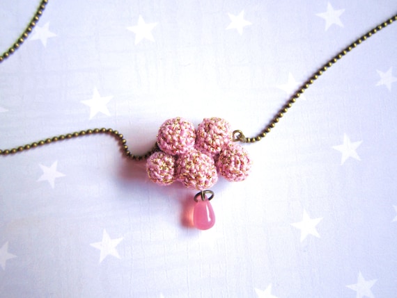Ожерелье розовых облаков и капли.  Вязание крючком облака.  Розовый Святого Валентина подарок