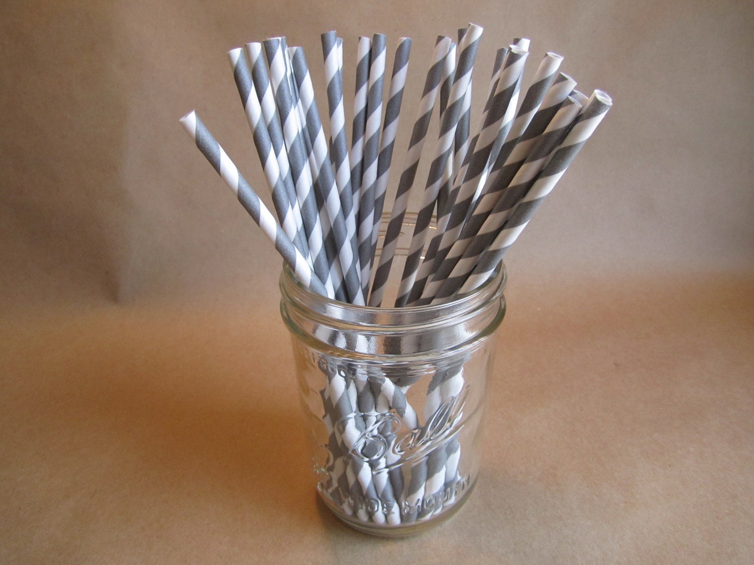 25 Grey Striped Straws