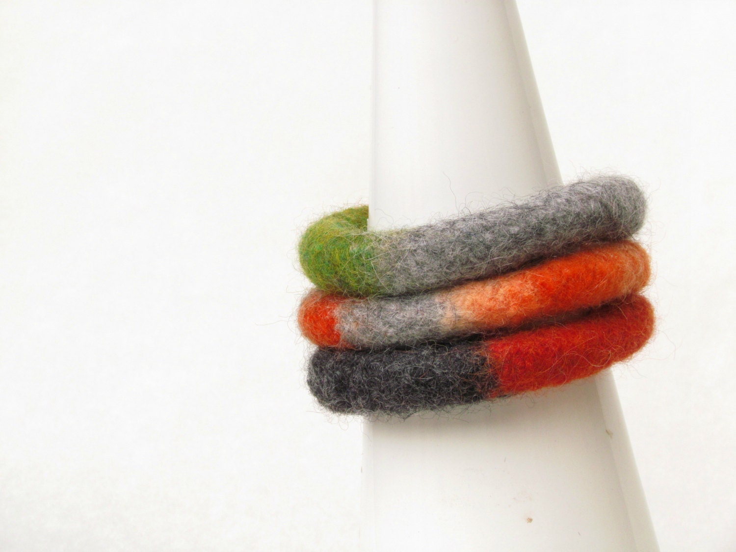 Stacking bangles rust and green - eco-friendly bangles - organic wool bangles - soft jewelry
