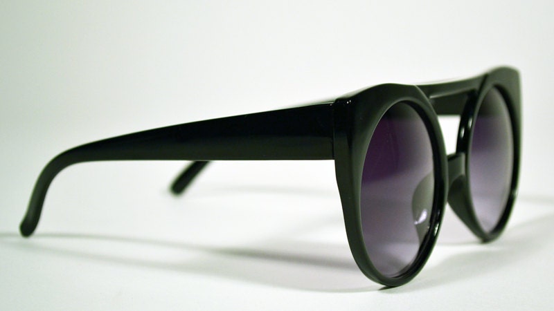 Vintage 80s Black Cat Eye Round Sunglasses