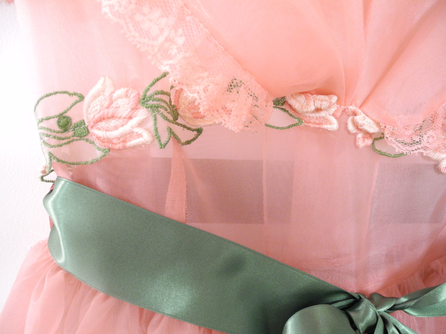 1950's Mauve Pink Chiffon and Lace Party Dress