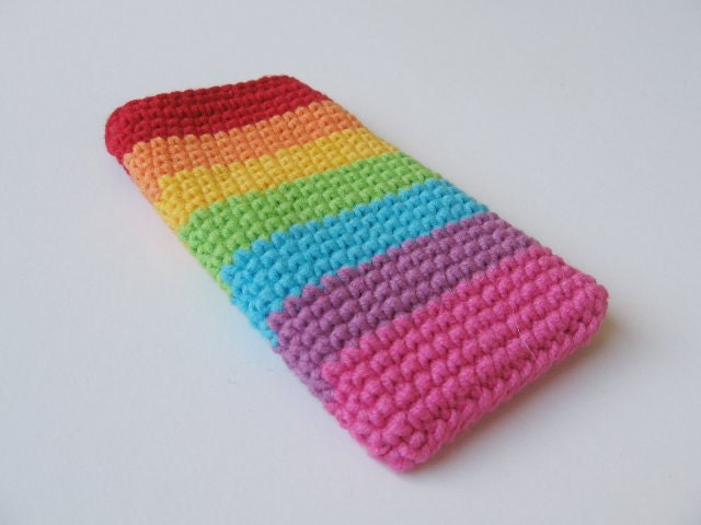 crochet cellhpone / iPhone cover / cozy rainbow